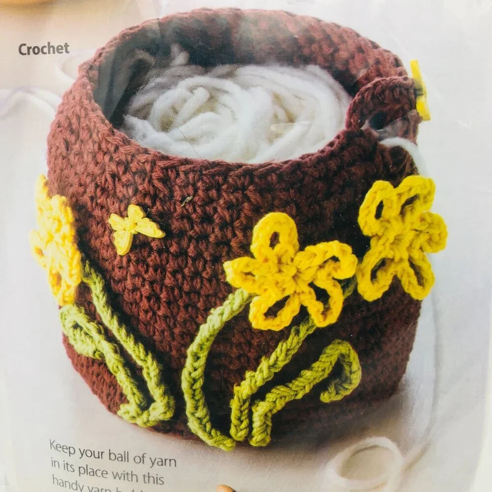 Annie's Yarn Crafter's Friend Crochet Kit HNK073 Floral Yarn Holder Organizer